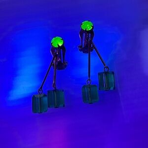 Vintage Green Glass Dangle Clip Earrings | Art Deco Style | Gold Tone